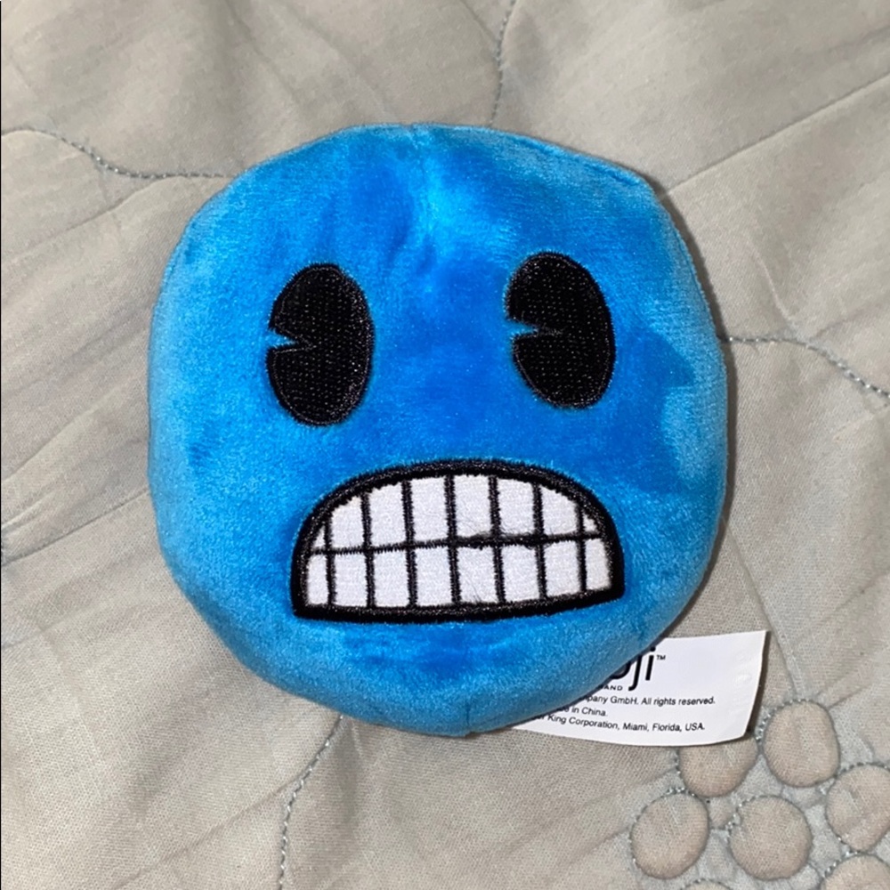 Emoji plush 4”